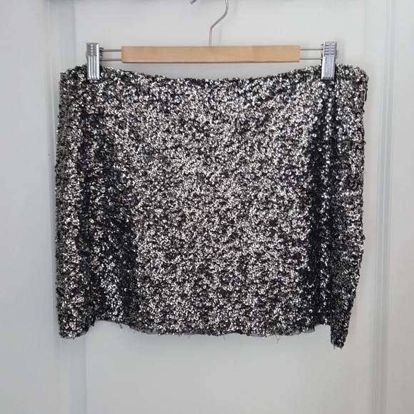 Love Sadie silver sequin mini skirt - Picture 2 of 4